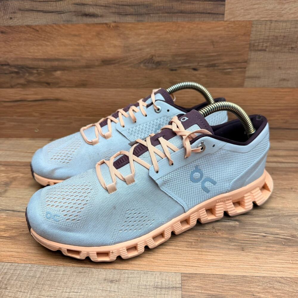 On Running Cloud Lightweight Athletic Sneakers Peach Wo’s size 9.5 shoes